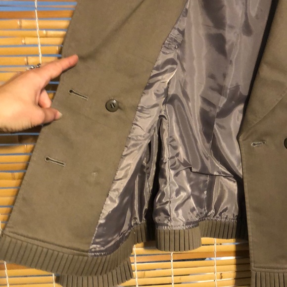 Women’s size 4 frilled clean cut jacket. - Picture 7 of 7